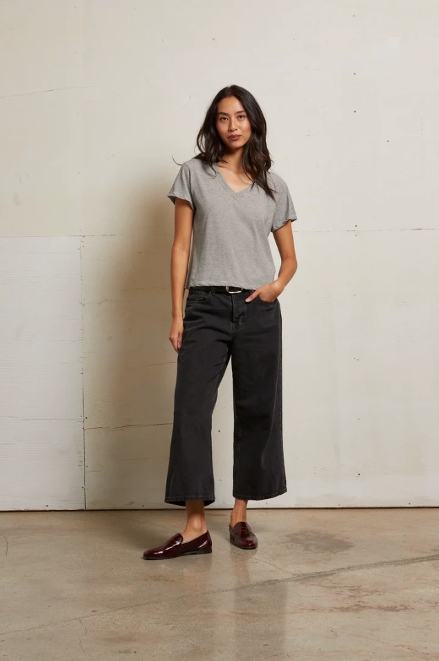 Hendrix boxy v-neck tee - ivory / black stripe