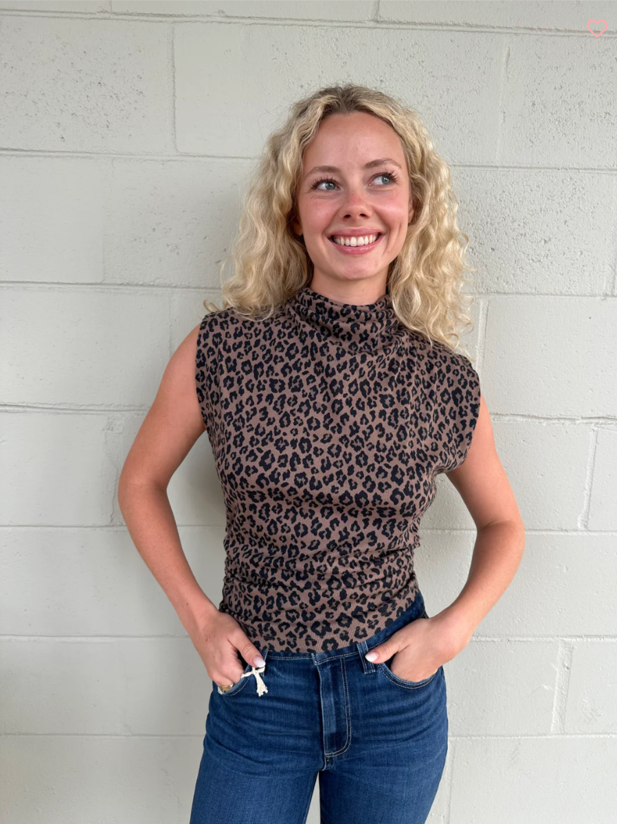 Amara ribbed power shoulder top - cobblestone