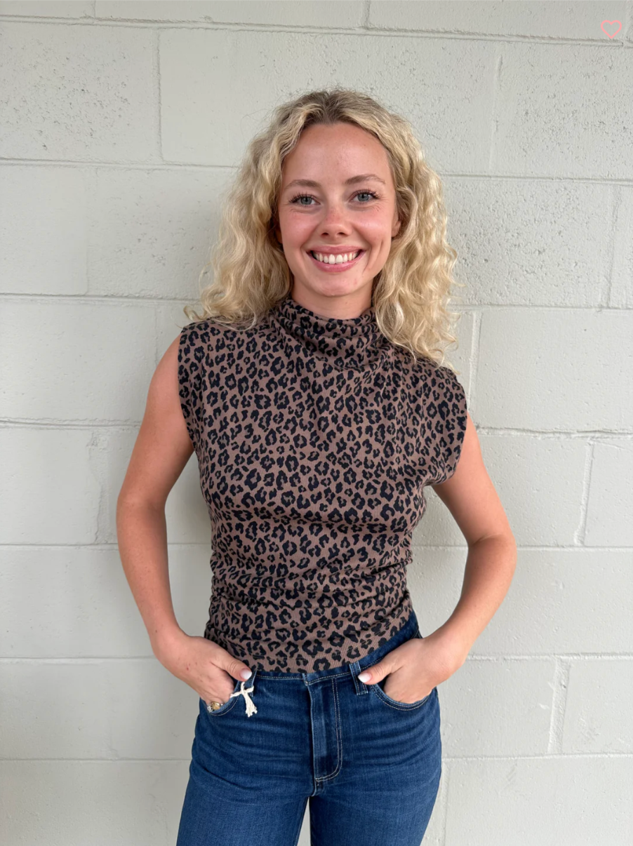 Amara ribbed power shoulder top - cobblestone