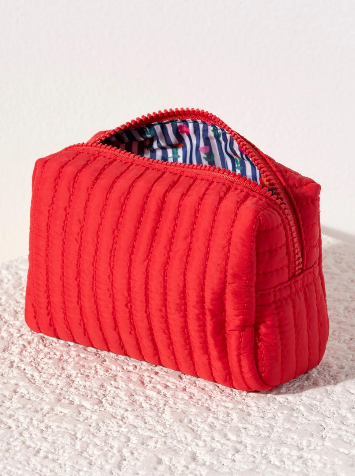 Ezra small cosmetic pouch - red