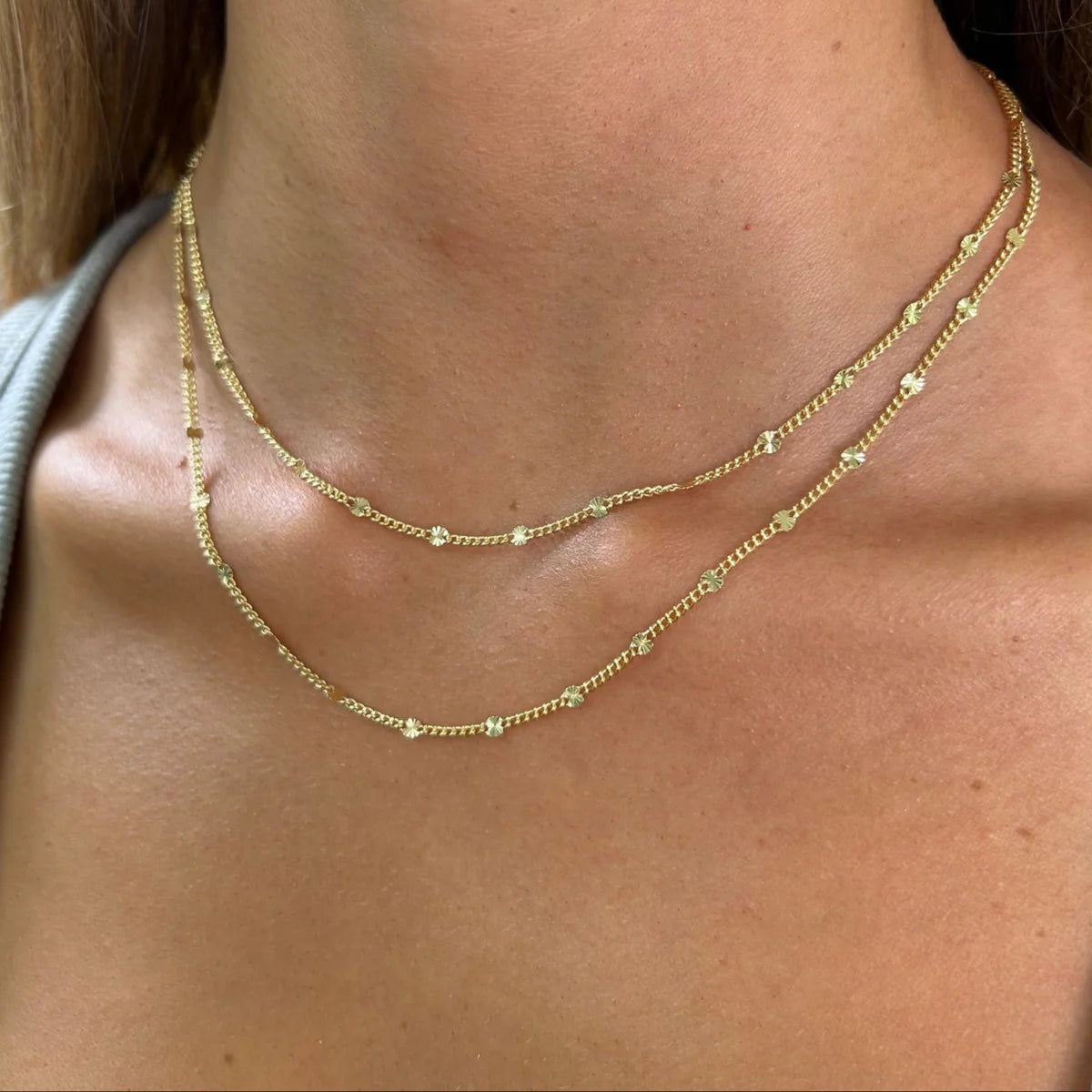 Daisy chain necklace (16") - gold