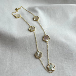 Adeline clover necklace - mother of pearl