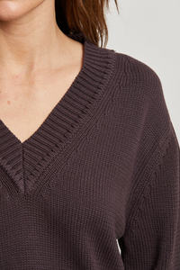 Addie oversized cotton v-neck sweater - cocoa