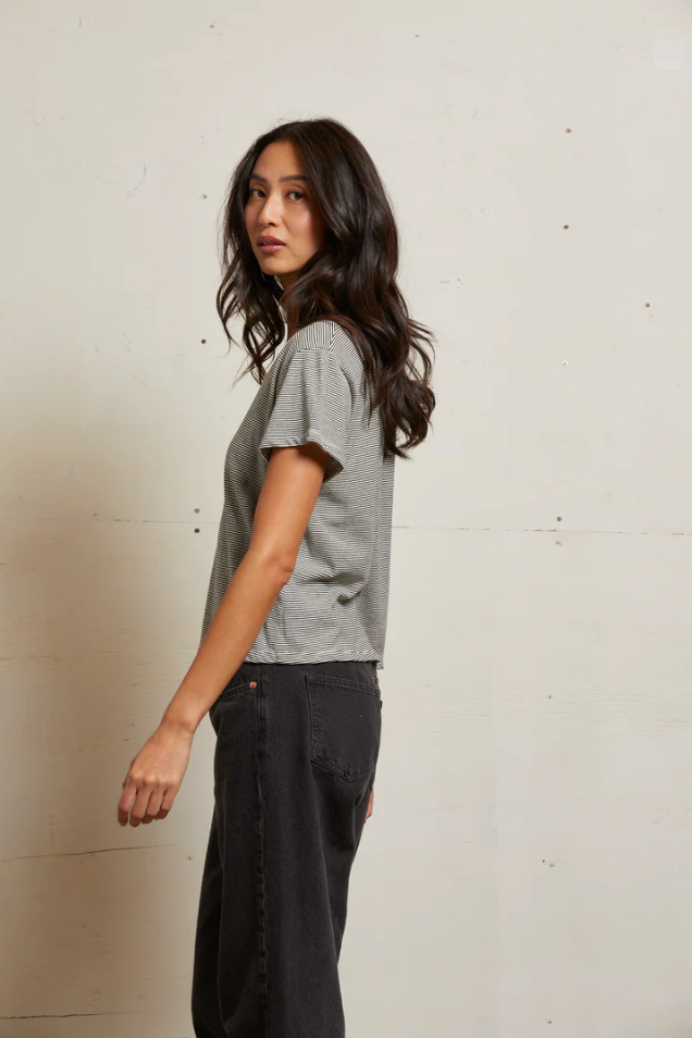 Hendrix boxy v-neck tee - ivory / black stripe