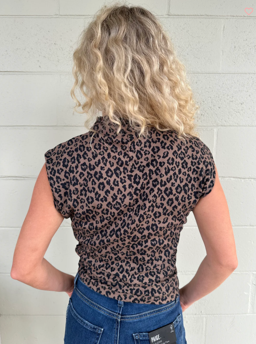 Amara ribbed power shoulder top - cobblestone