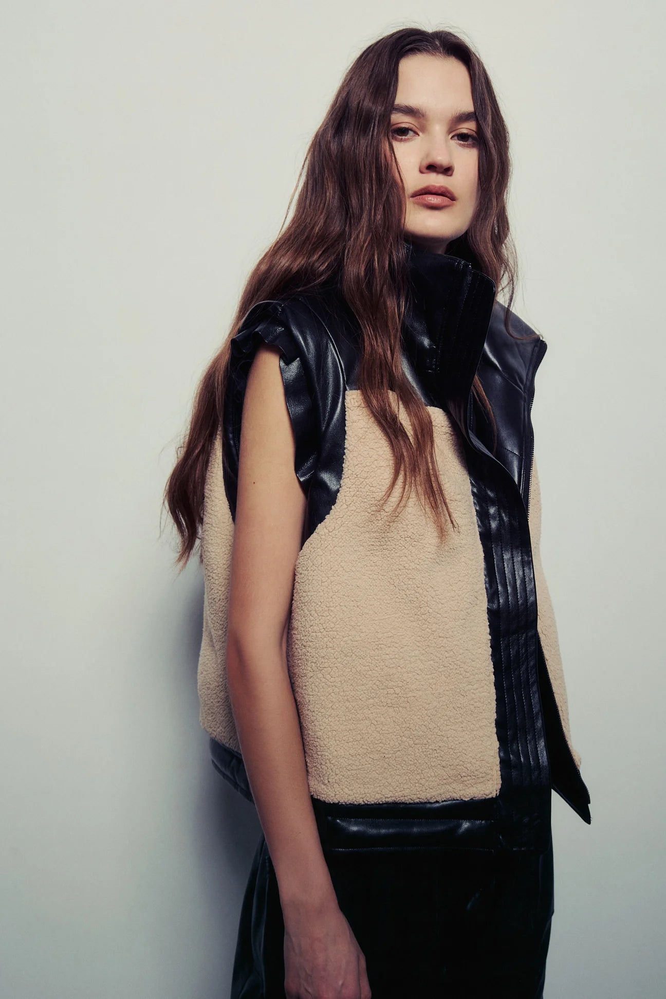 Nox reversible vest - black / sherpa