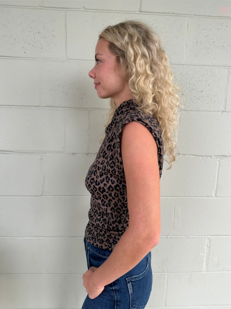 Amara ribbed power shoulder top - cobblestone