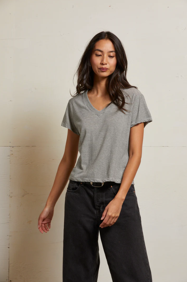 Hendrix boxy v-neck tee - ivory / black stripe