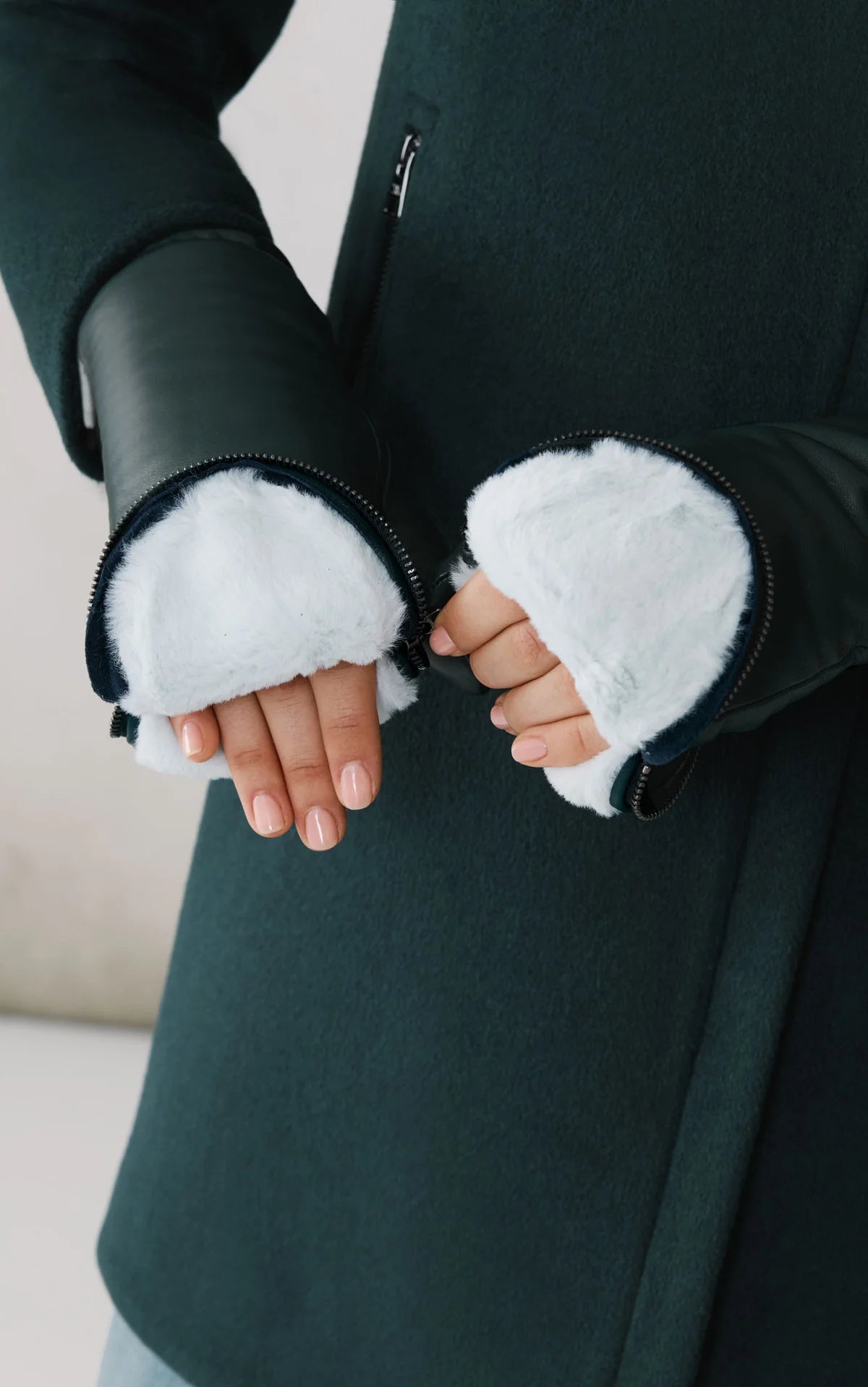 Betrice faux-fur lined leather mittens - midnight forest