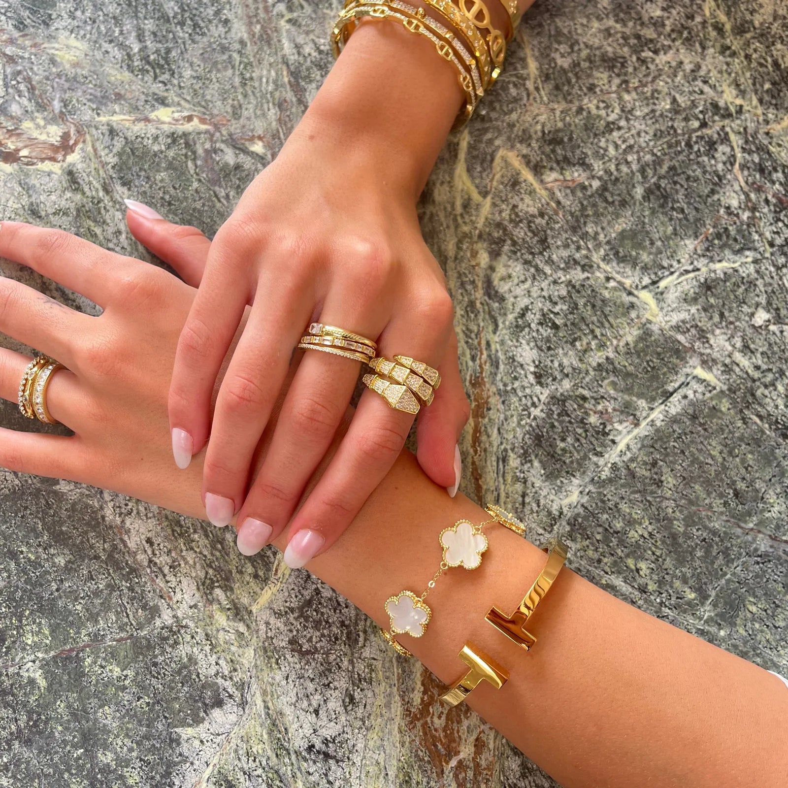 Adeline clover bracelet - mother of pearl