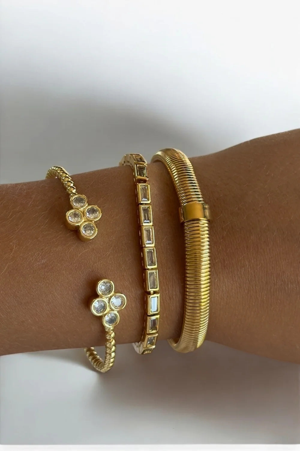 Oriana flower cuff - gold