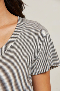 Hendrix boxy v-neck tee - ivory / black stripe
