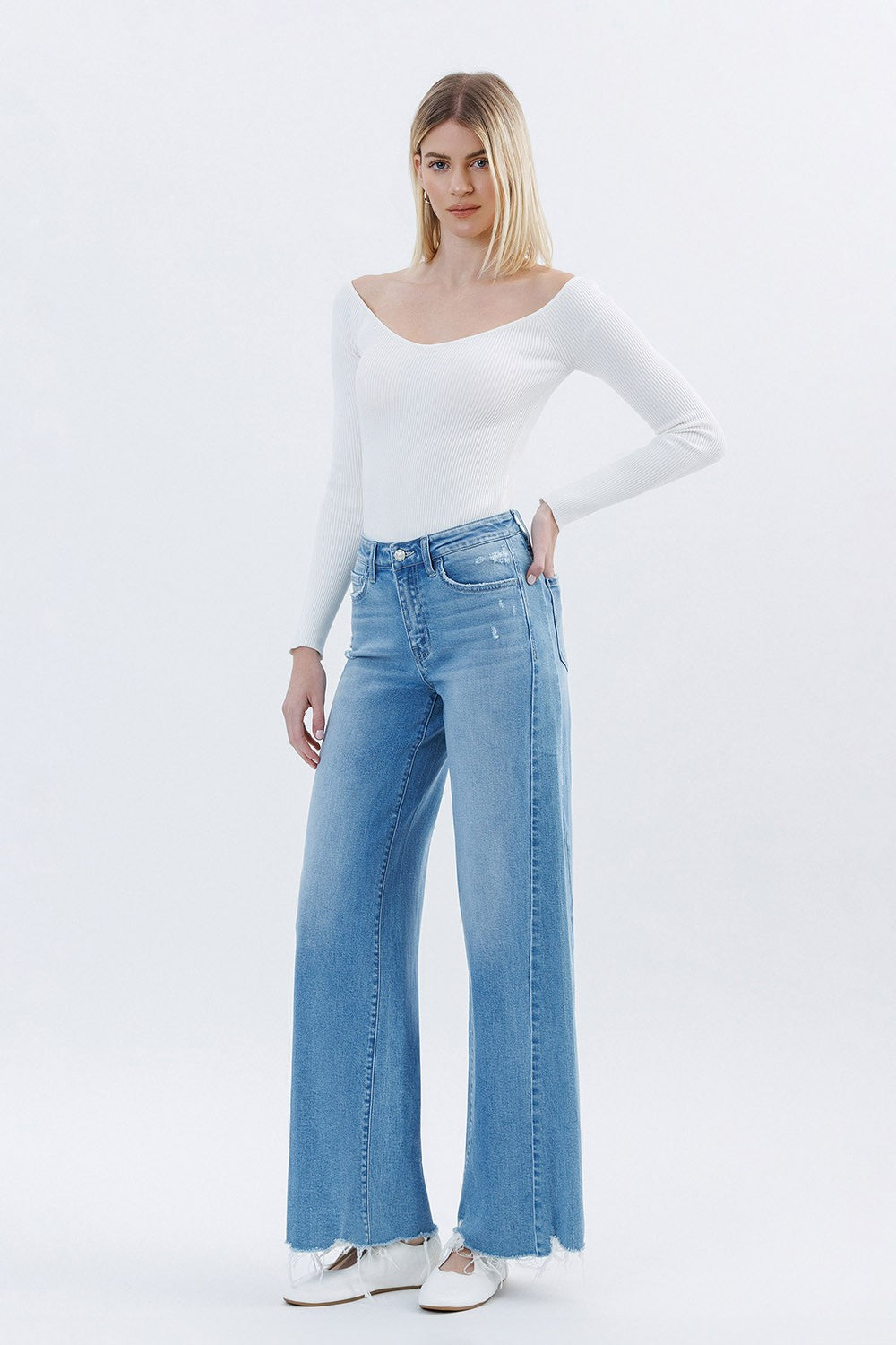 T6648 - High Rise Raw Hem Extreme Wide Jeans - well run