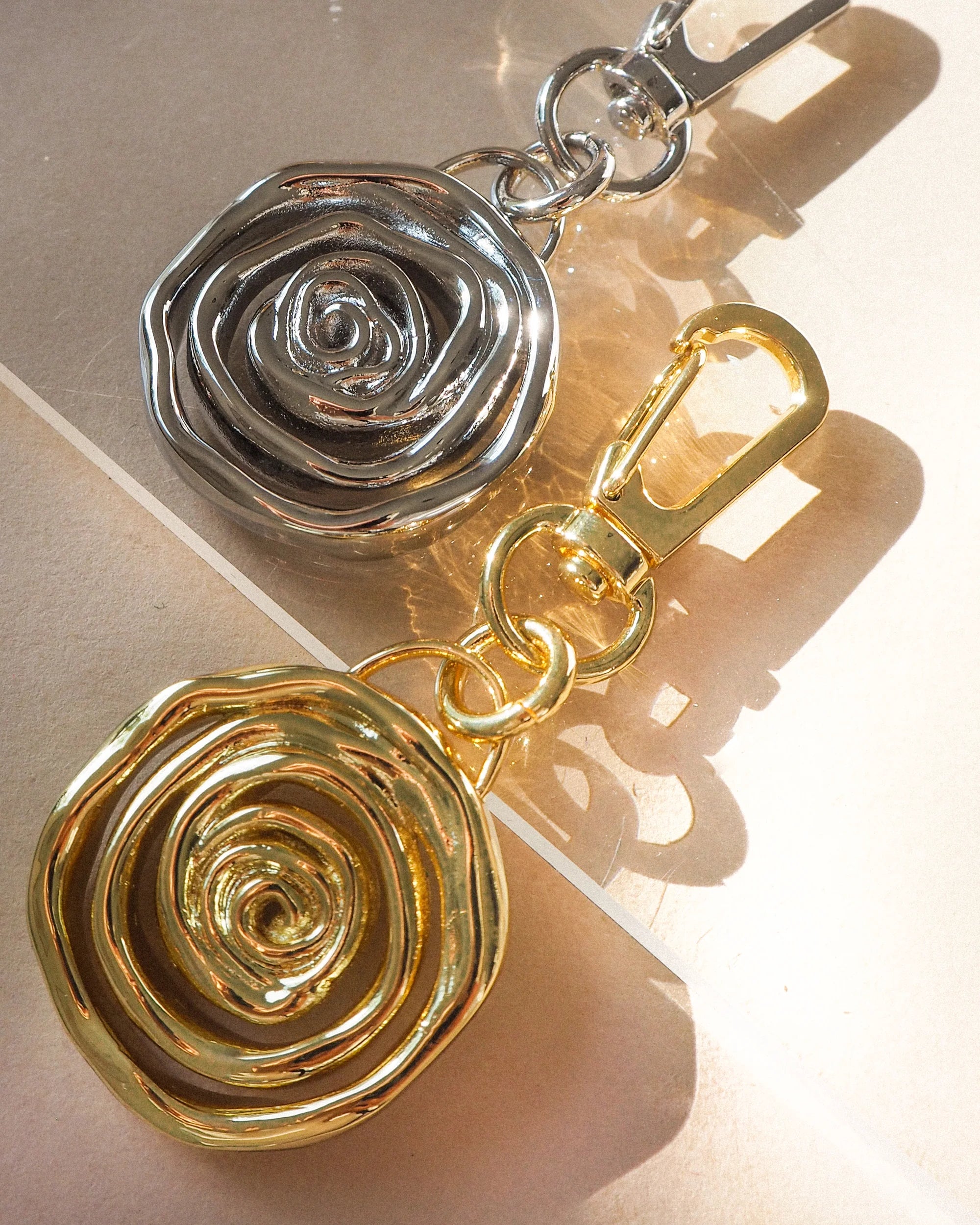 Rosette coil key chain - gold
