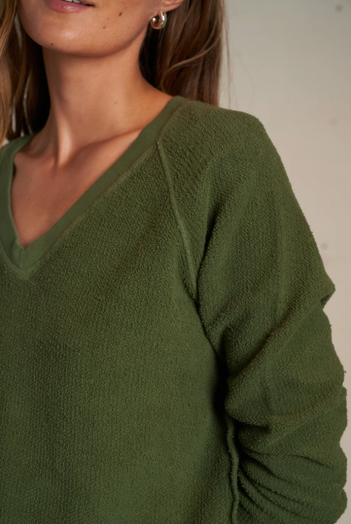 Zuri reverse fleece v-neck sweatshirt - fern green