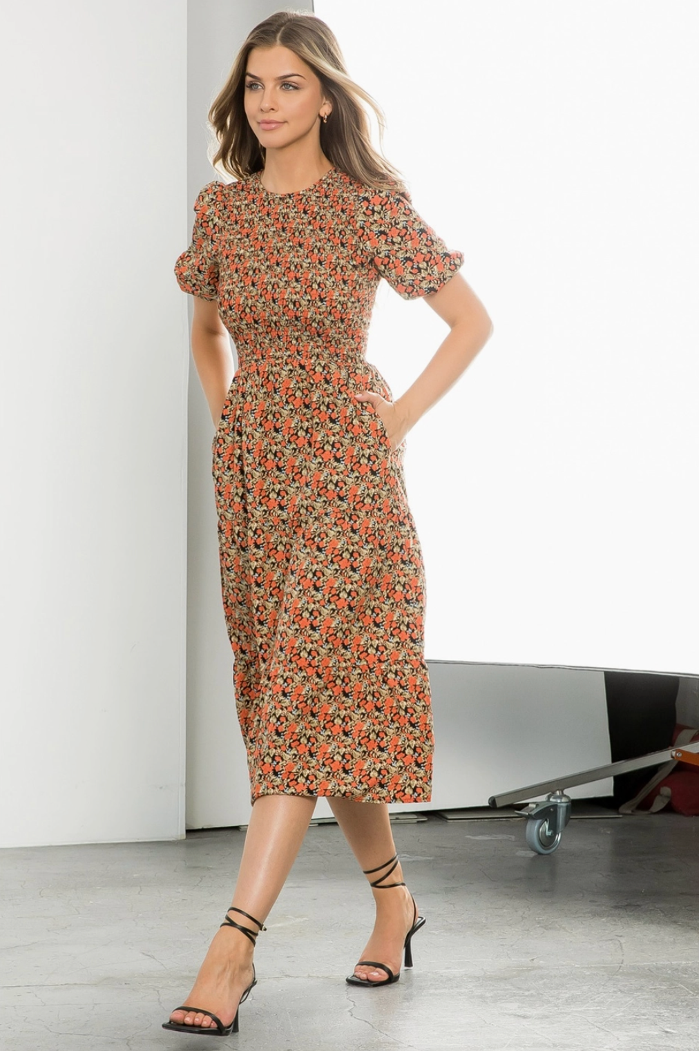 Smocked Floral Print Midi Dress - black